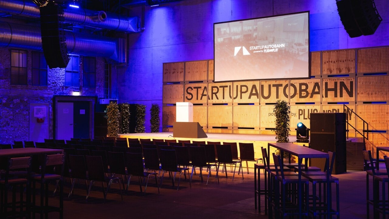 WECAUSE Eventbau für Start up Autobahn