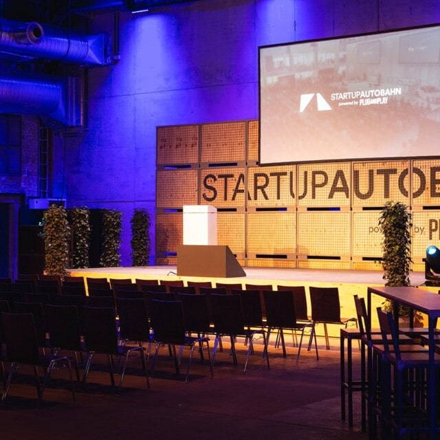 WECAUSE Eventbau für Start up Autobahn
