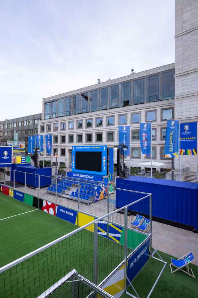 EURO 2024 Stuttgart - Detail Tribüne und Container
