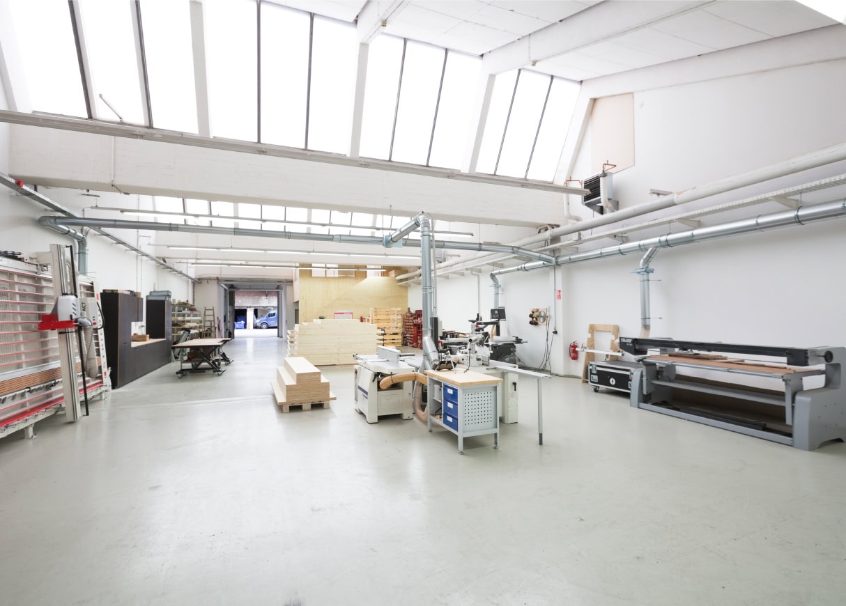 WECAUSE Werkstatt mit Maschinen